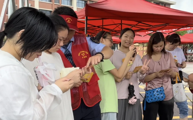 你赴考，我護(hù)航！武漢公交手繪導(dǎo)乘圖為中考助力