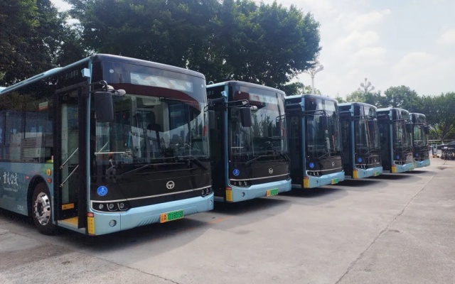 重慶公交公交車(chē)上新啦！60臺(tái)新能源車(chē)投放到12條公交線(xiàn)路