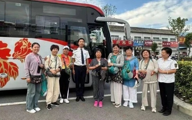 優(yōu)質(zhì)服務(wù)看得見！洛陽(yáng)公交這車長(zhǎng)迎來(lái)一波“回頭客”