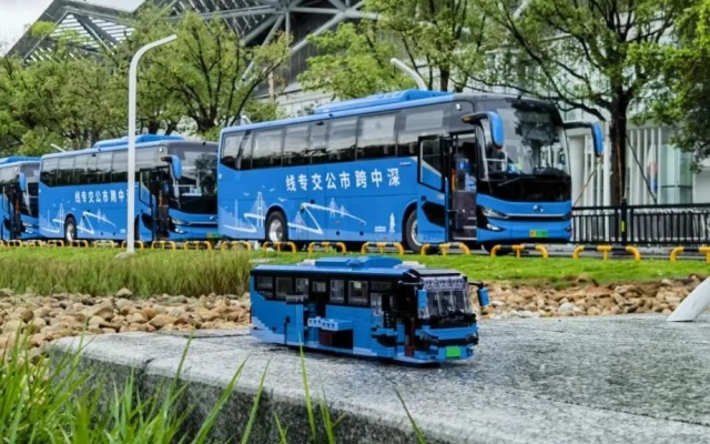 只因熱愛！中山“公交迷”自制深中跨市公交車迷你模型
