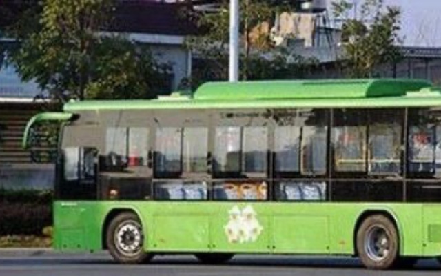 新疆首次實現(xiàn)電動公交車充綠電 烏蘇公交按下充綠電啟動鍵