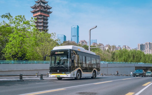 成都優(yōu)化調(diào)整50余處公交站！住這些地方的市民出行更方便了！