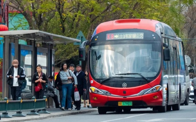 成都快速公交K8線“區(qū)間車” 讓您告別早高峰“出行焦慮”