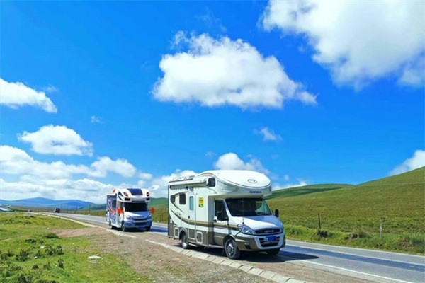 開著依維柯房車，踏上新疆火焰山的祛濕之旅！