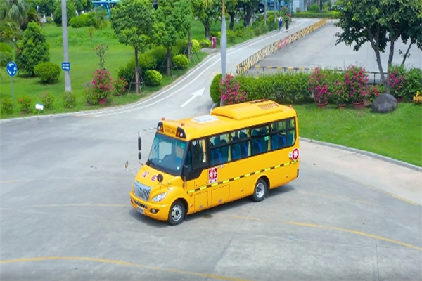 金龍校車榮耀駛?cè)胄陆}新兩地?cái)y手并進(jìn)、共筑夢(mèng)想!