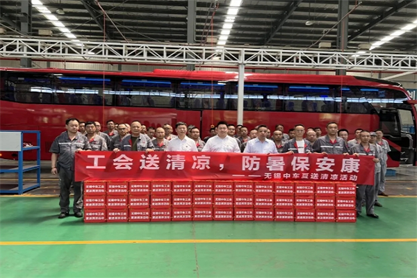 戰(zhàn)高溫 不服“暑” 中車電動(dòng)工會(huì)將“清涼”送到一線