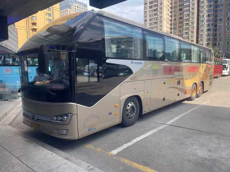 2020年7月 同款三臺(tái)東北配50座后吊輪宇通6148半臥車 