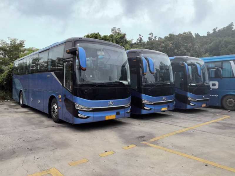 2023年9月 多臺(tái)粵牌國(guó)六48座金龍6112準(zhǔn)新旅游車(chē)