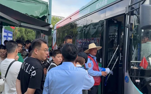國(guó)慶長(zhǎng)假蘇州公交馳騁483萬公里 鋪筑市民游客溫馨旅程