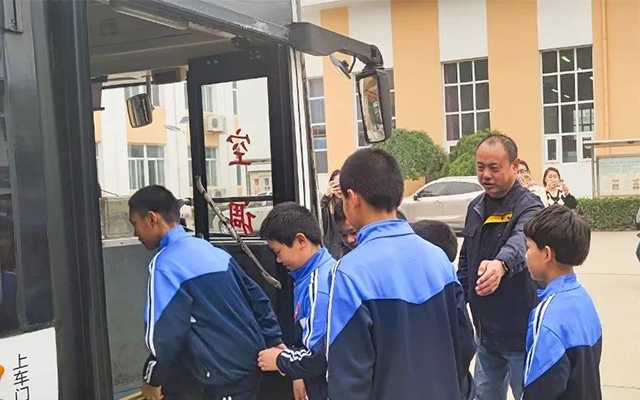 溫暖專(zhuān)車(chē)：石家莊公交集團(tuán)為特殊少年打造專(zhuān)屬求學(xué)通道