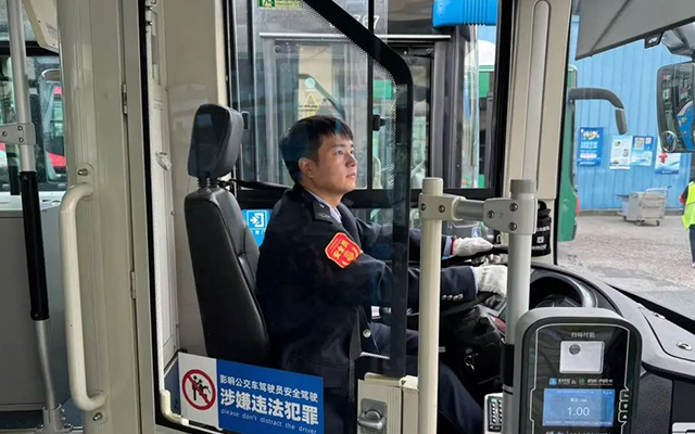 杭州90后公交工匠：章春寶、陳葉清 安全服務(wù)并駕齊驅(qū)