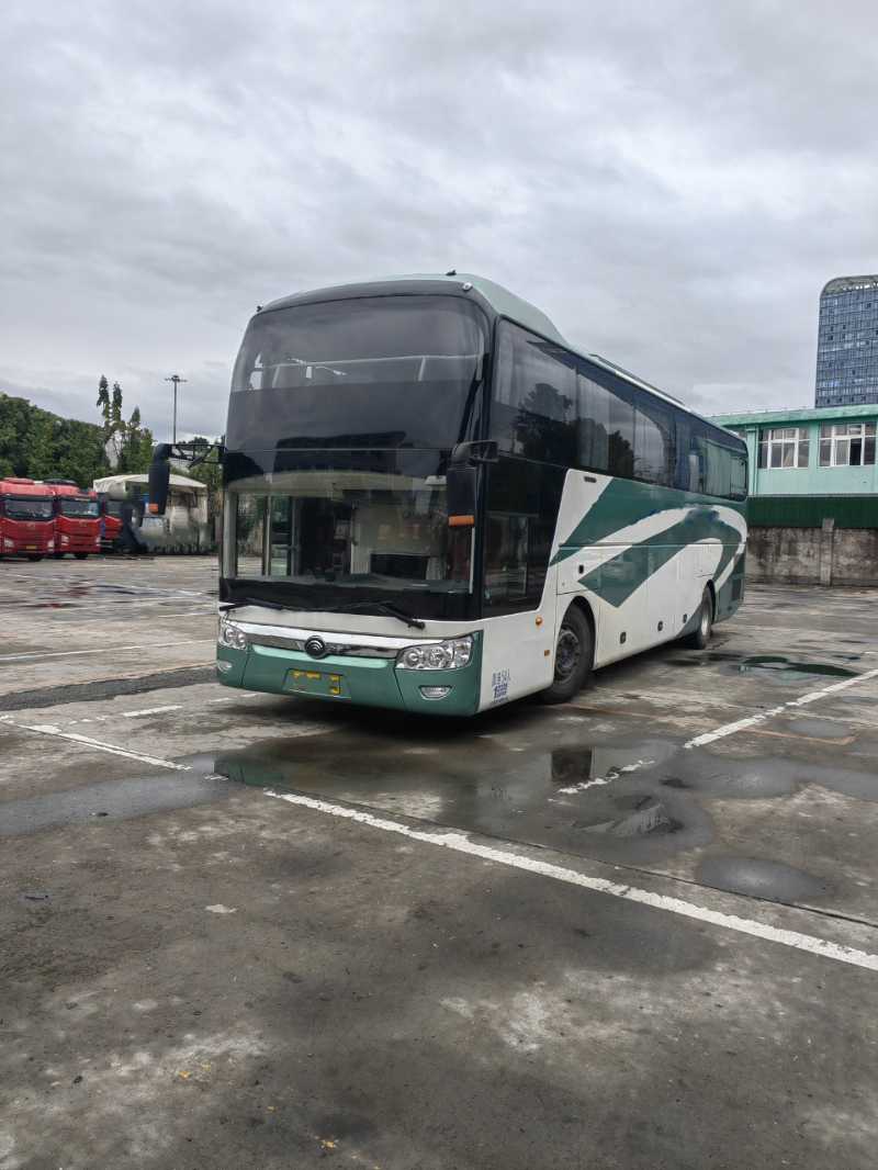 同款2臺(tái)54座一層半宇通6126國(guó)五旅游車(chē)