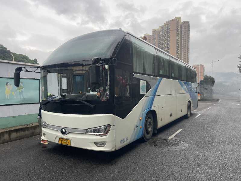 國(guó)五12米50座宇通6128型旅游客車