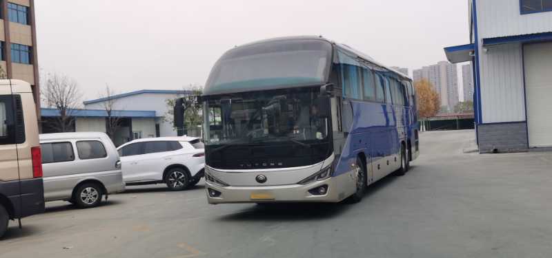 2022年8月 國(guó)六48座后吊輪半臥宇通6137營(yíng)運(yùn)車(chē)