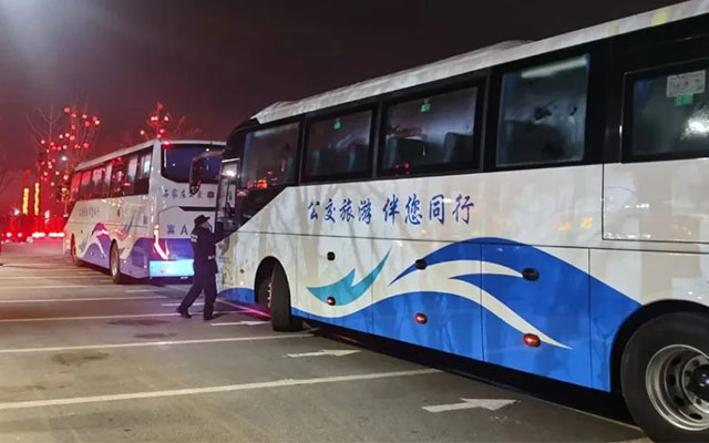 石家莊公交應(yīng)對(duì)跨年夜大考 提升大型活動(dòng)保障能力