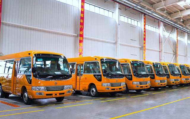 二手校車成“神助攻” 金旅100輛考斯特校車進(jìn)軍阿曼