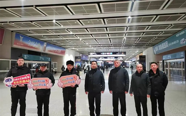 高鐵不到站 公交不收車(chē) 濟(jì)南公交風(fēng)雪夜的堅(jiān)守