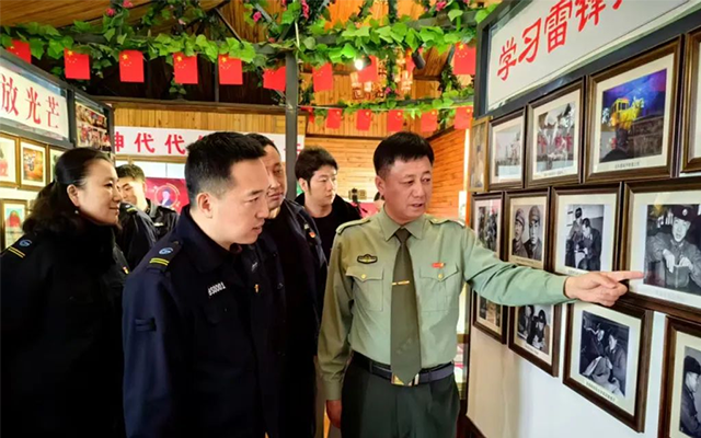長春公交集團巴士公司黨委開展“學(xué)雷鋒主題教育”實踐活動