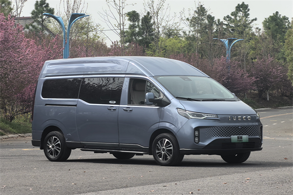 依維柯聚星EV，比MPV能裝比油車能省，二胎家庭的品價比之選