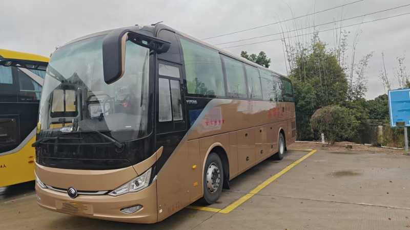 2023年7月國(guó)六帶中門48座宇通6117旅游車