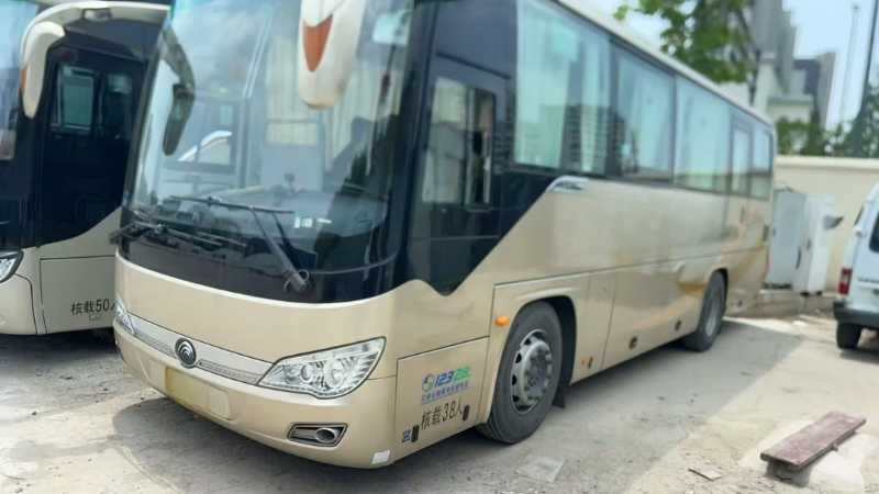 2019年11月上牌國(guó)五38座宇通6906氣囊旅游車(chē)