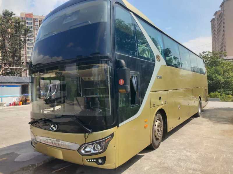 2016年5月上牌一層半39座國(guó)四金龍6119氣囊中門(mén)車(chē)