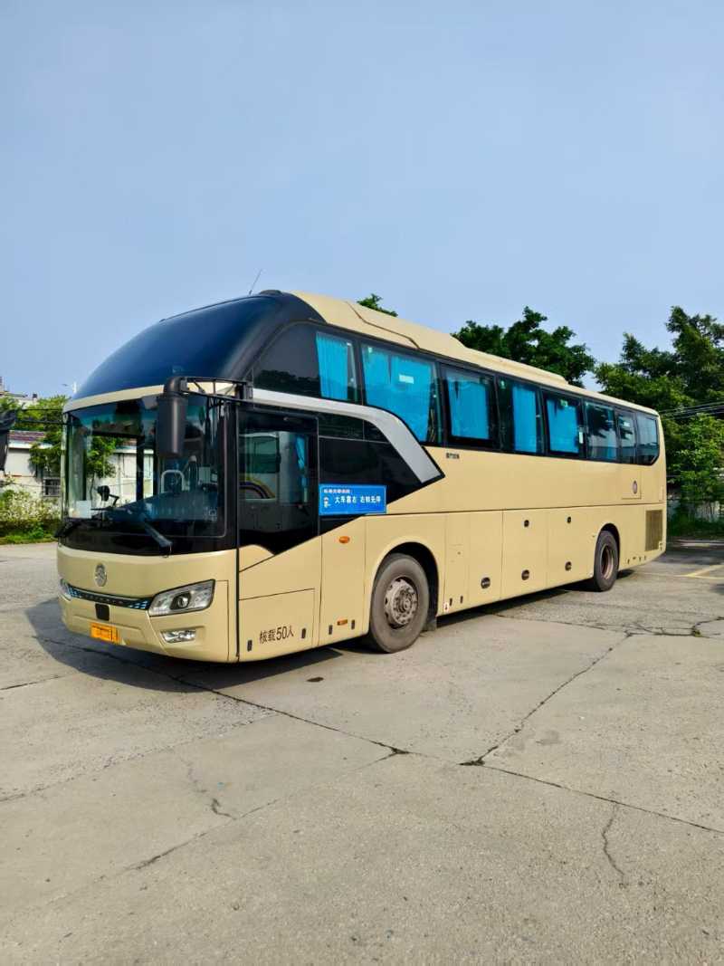 2023年5月上牌同款兩臺(tái)國(guó)六有公告50座金龍6122旅游車(chē)