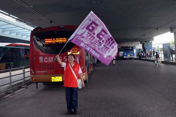 洛陽公交：背向舞臺 流動的守護(hù)者！