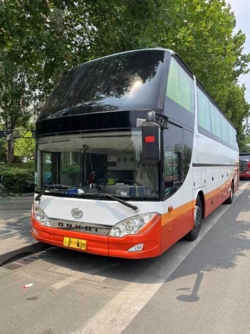 2017年3月上牌東北配國(guó)五一層半54座安凱6120旅游營(yíng)運(yùn)車