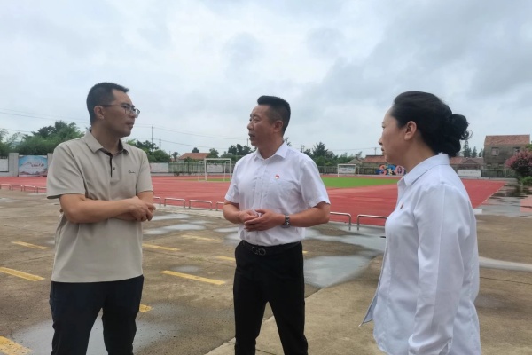 鹽城“定制公交”入校門——解決學(xué)生“通學(xué)難”問題