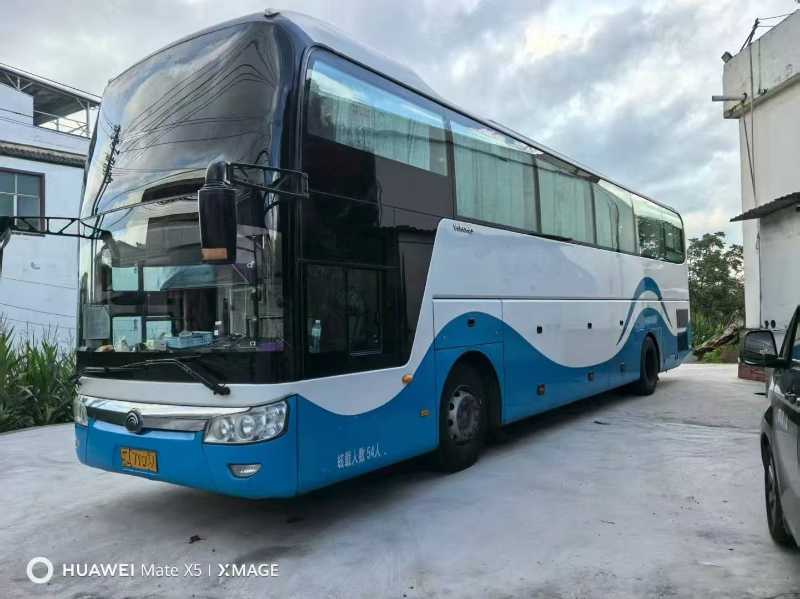 2017年9月上牌一層半54座帶衛(wèi)生間雙開門宇通6126旅游車