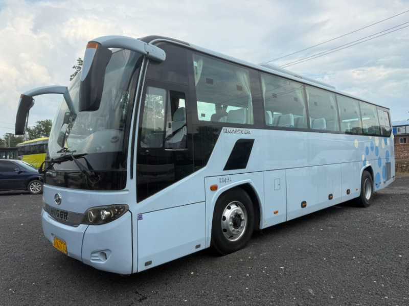 2015年9月上牌49座國(guó)四非營(yíng)運(yùn)海格6115氣囊中門車