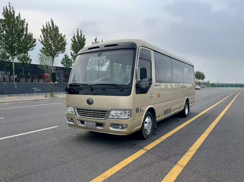 2017年1月 兩臺(tái)19座汽油宇通T7旅游車