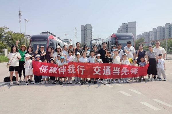 鹽城公交：“低碳伴我行 交通當(dāng)先鋒”親子研學(xué)活動圓滿舉行