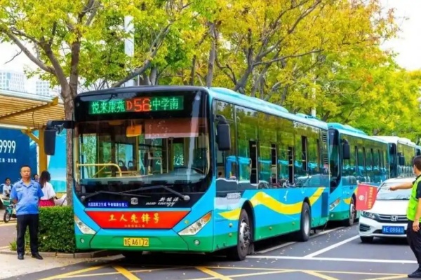 東營開通23條學(xué)生定制公交專線 點對點進校門