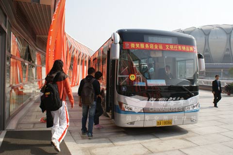 中通獲獎(jiǎng)車型在運(yùn)送運(yùn)動(dòng)員