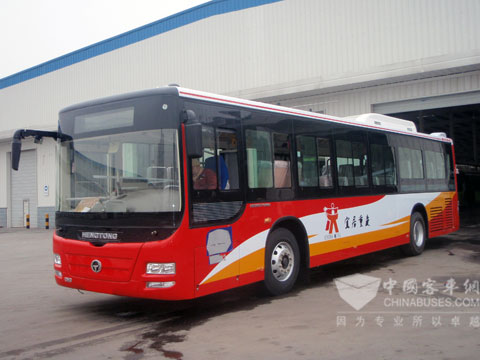 車身有“五個重慶”醒目標(biāo)志的恒通大站快車即將投入運(yùn)行
