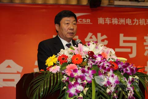 全國人大代表、遼寧曙光汽車集團董事長李進巔