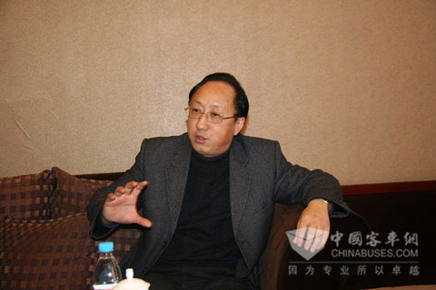 恒通客車總經(jīng)理鄧平接受媒體采訪