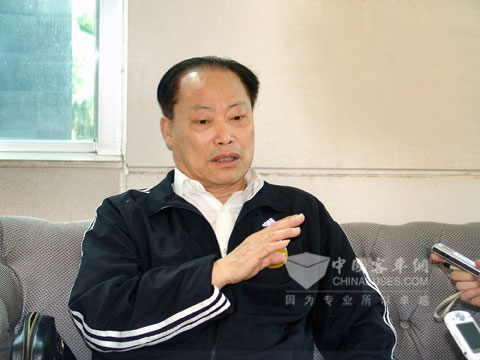 湖南省衡陽(yáng)汽車運(yùn)輸總公司雷雙懸董事長(zhǎng)