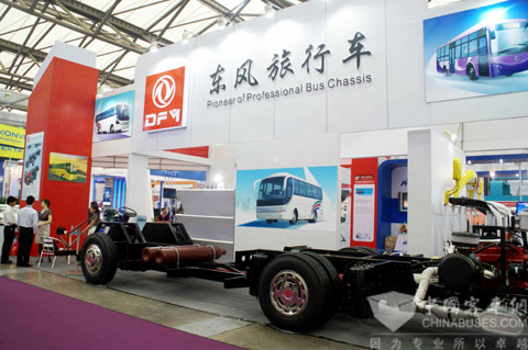 2010上?？蛙囌箹|風(fēng)旅行車展臺