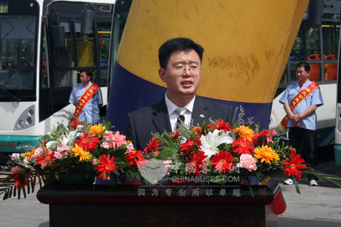 長(zhǎng)安客車(chē)副總經(jīng)理郭武軍主持