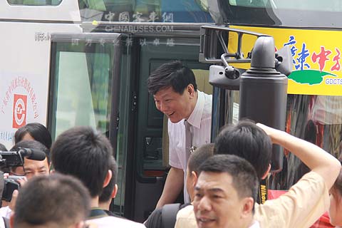 廣州市副市長親歷交車儀式現(xiàn)場并登車體驗