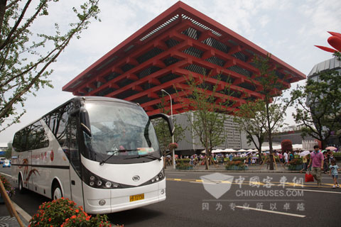 安凱純電動(dòng)大巴在世博園內(nèi)風(fēng)光無(wú)限