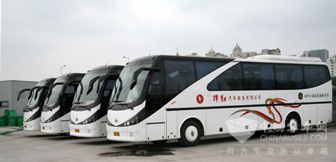 安凱純電動(dòng)大巴在世博園內(nèi)迎接來(lái)賓