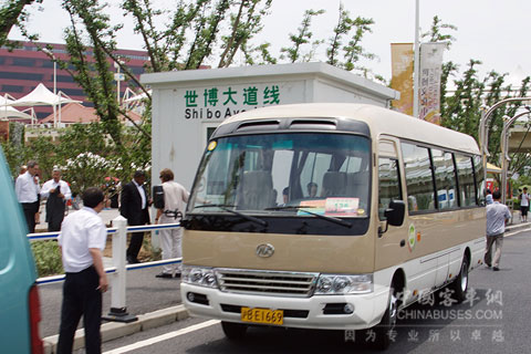 安凱寶斯通在世博園內(nèi)行駛