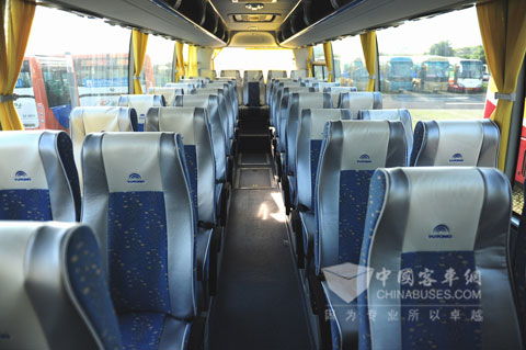 宇通客車造型合理，乘坐舒適的座椅