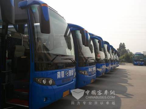整裝待發(fā)的海格亞運(yùn)車隊(duì)