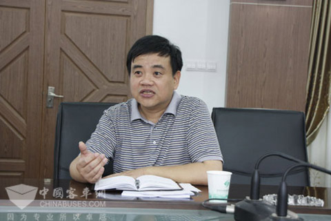 蘇州汽車客運集團機務(wù)處負(fù)責(zé)人盧漢成接收記者采訪