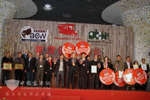 2011上?？蛙囌公@獎(jiǎng)企業(yè)合影